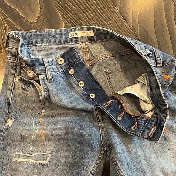 Zara pain splatter destroyed jeans with button fly. - Picture 4 of 6